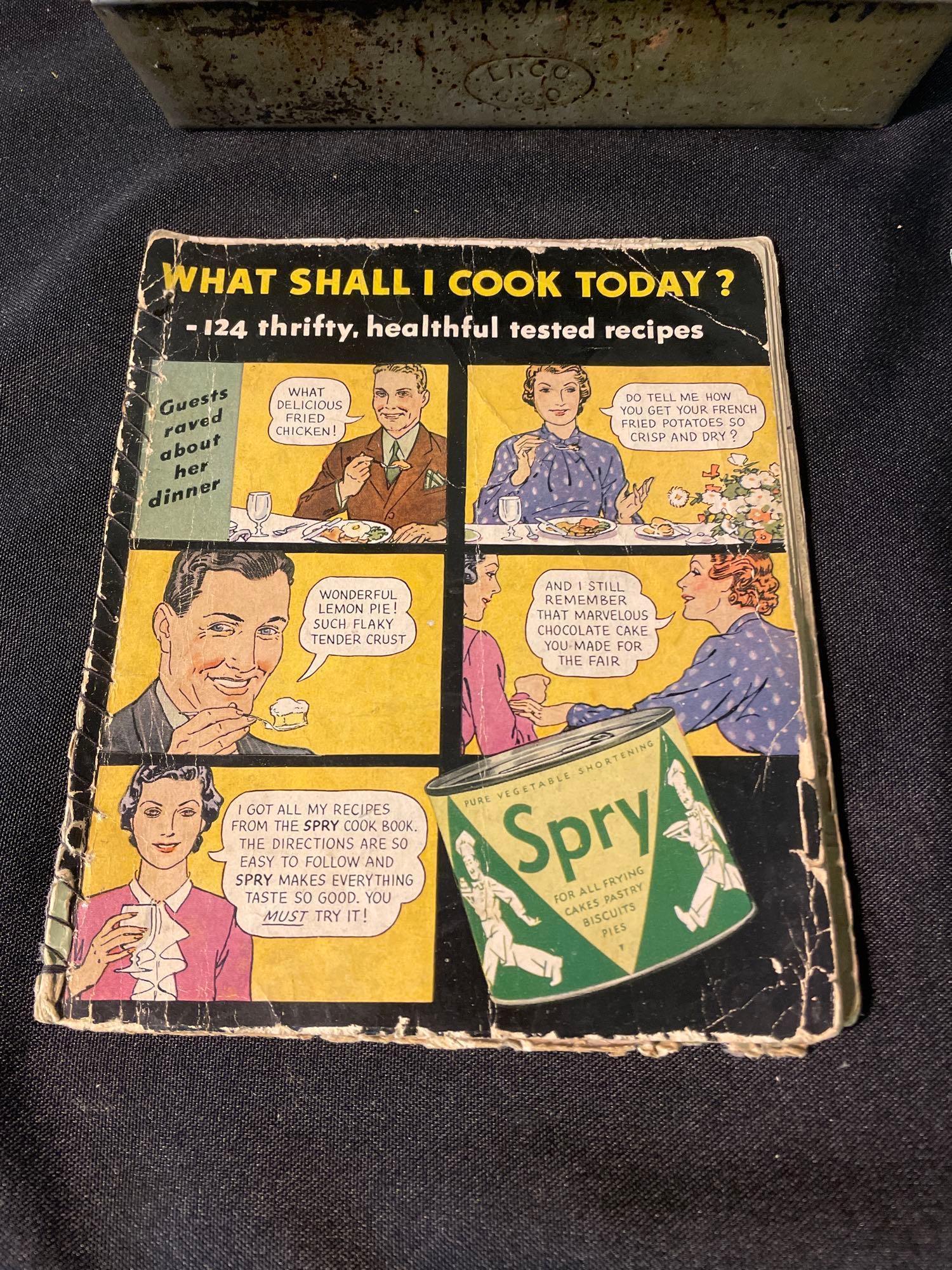 Spry cook books, cans, money bank, Crisco cake pan