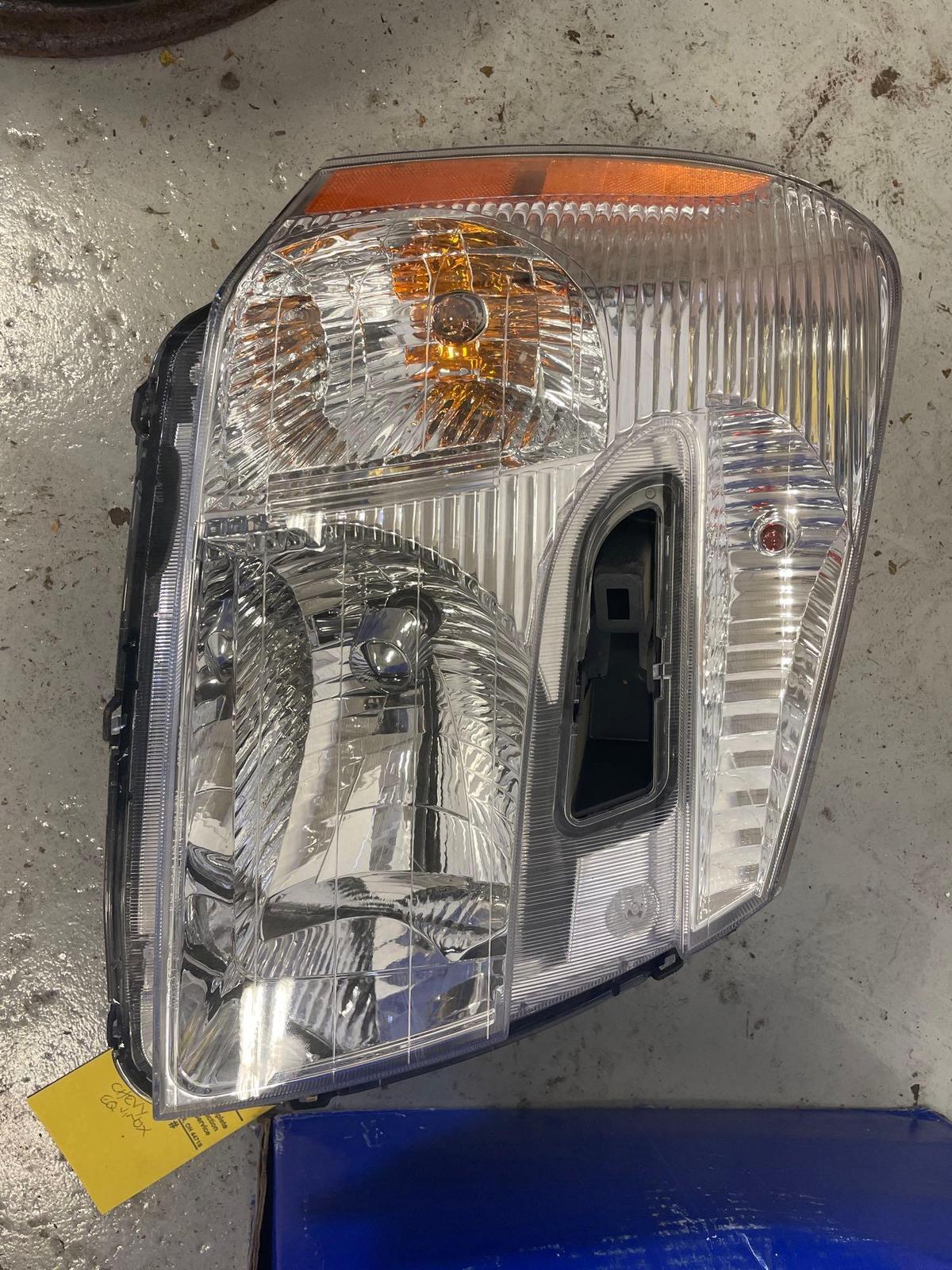 Chevy Equinox Passenger Headlight