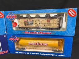 (4) Atlas Box Cars and Freight Cars