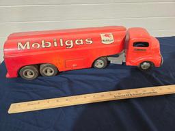 Smith Miller Mobiloil Truck