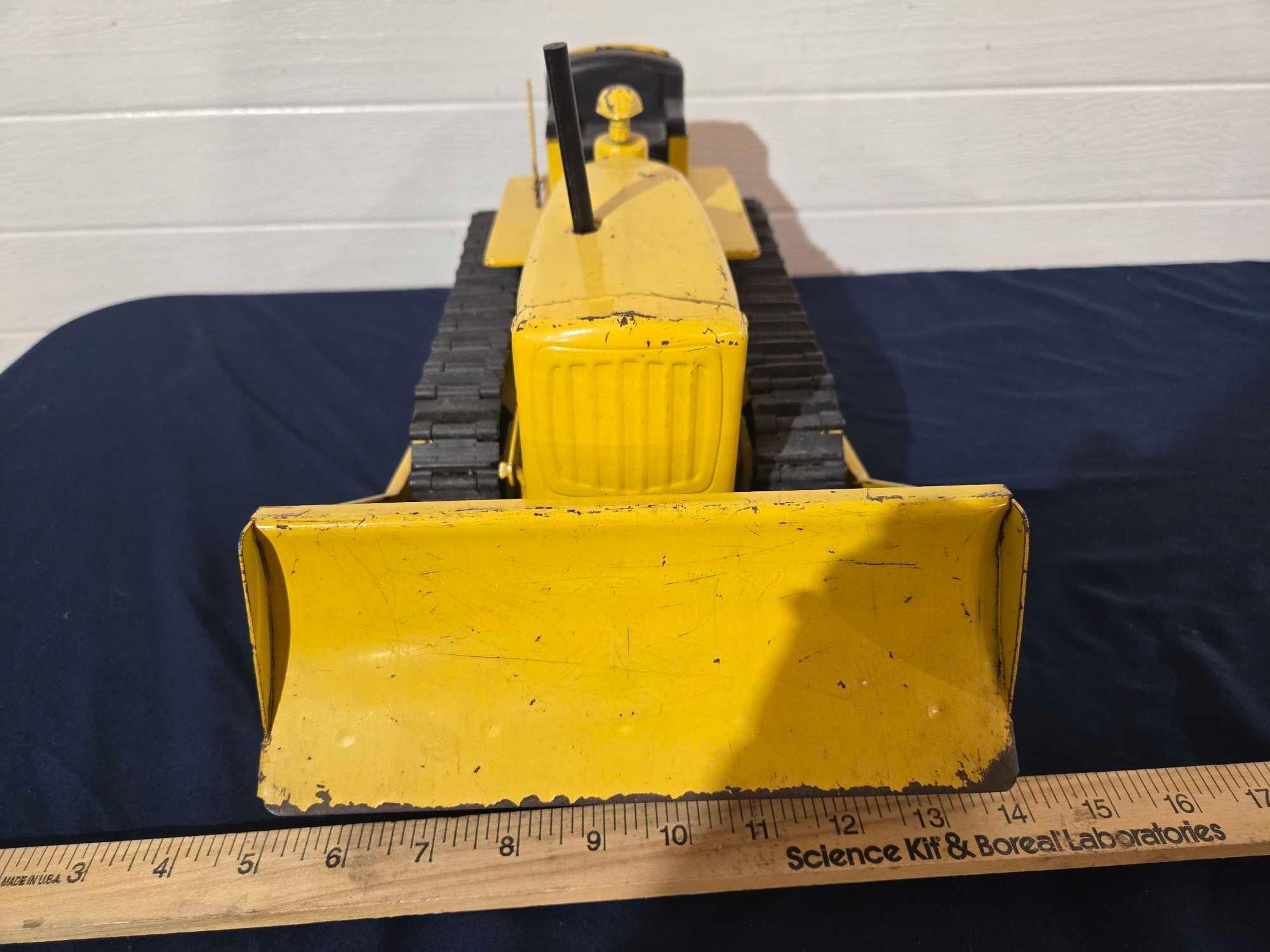 Model Toys Caterpillar Bulldozer