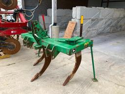 John Deere 3 pt 913 3 shank ripper