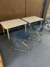 2 desks and 2 chairs like new medium size