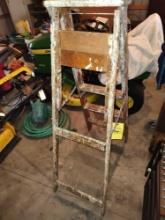 5 ft Wooden Ladder