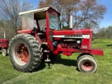 IH Farmall 806 Diesel Tractor w/cab.