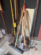 miscellaneous yard hand tools