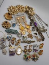 Vintage costume jewelry lot: earrings, rhinestones +