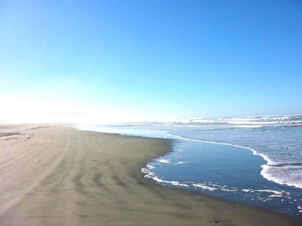 Step Into the Beach Lifestyle in Beautiful Grays Harbor, WA!