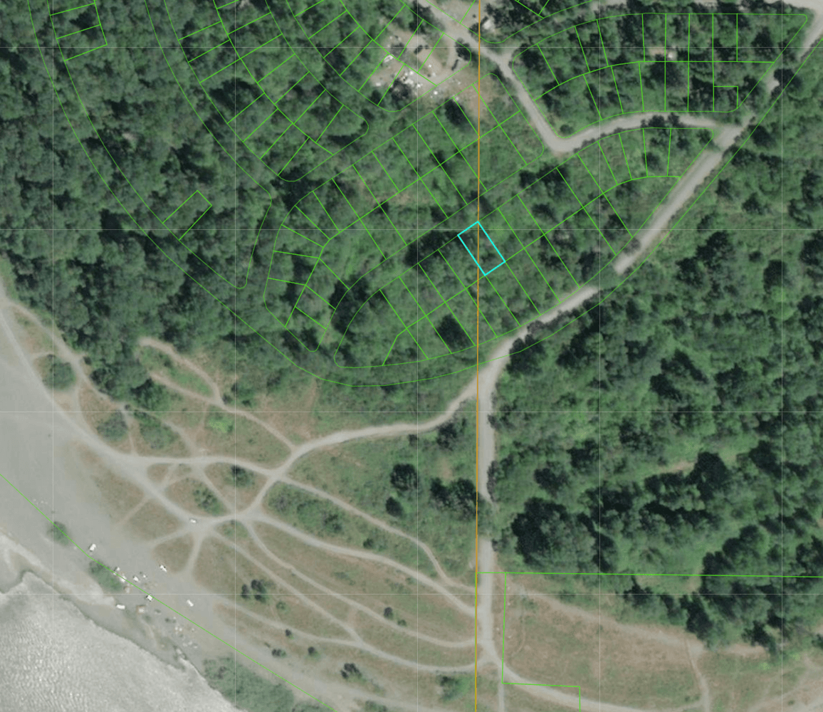 Scenic Wooded Lot in Northwestern California by the Klamath River!