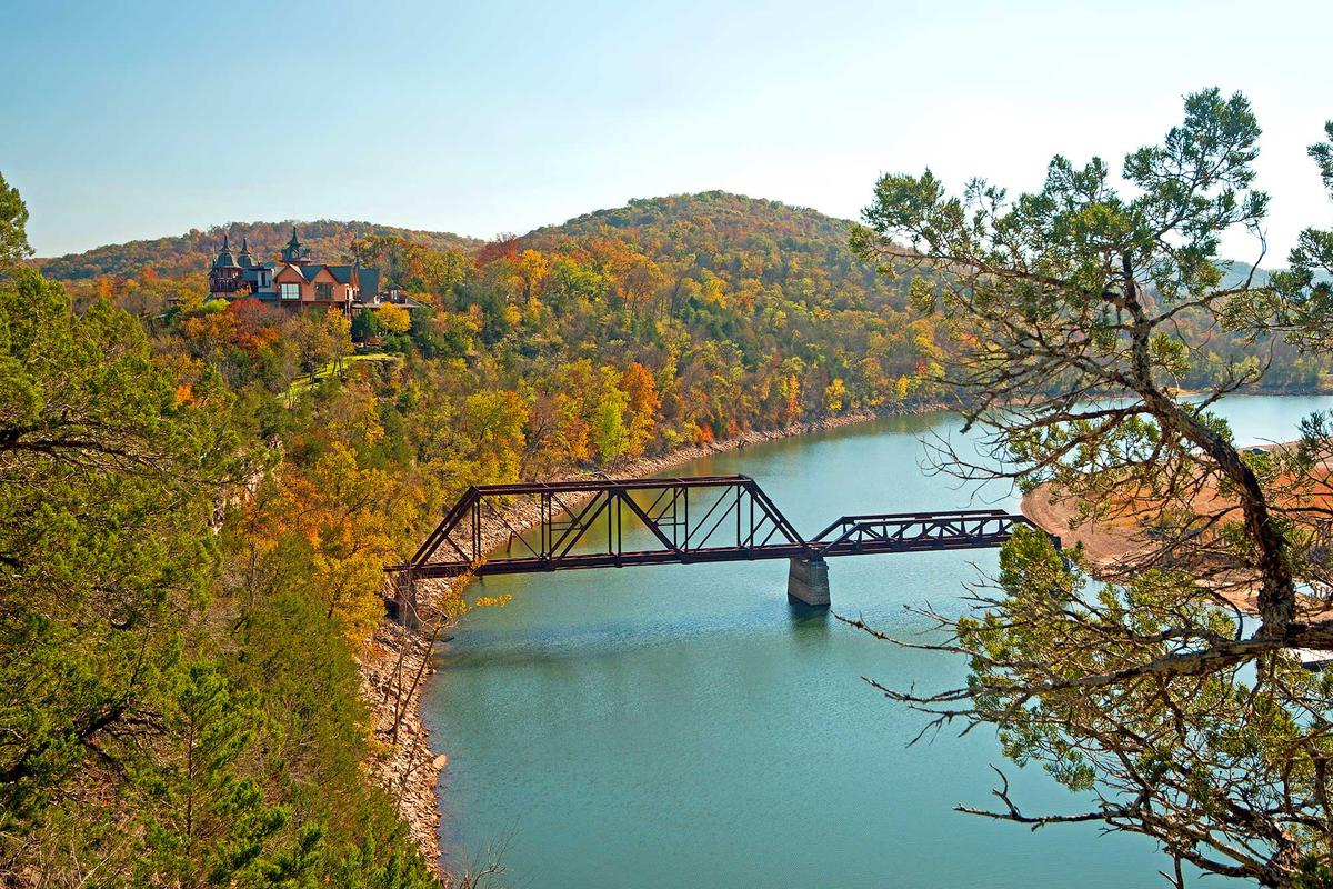 Enjoy a Vibrant Lifestyle At Holiday Island in the Arkansas Ozarks!