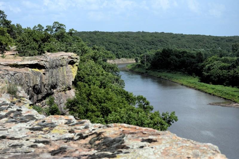 Embrace Serenity: Truman Lake's Gateway Awaits in St. Clair, Missouri!