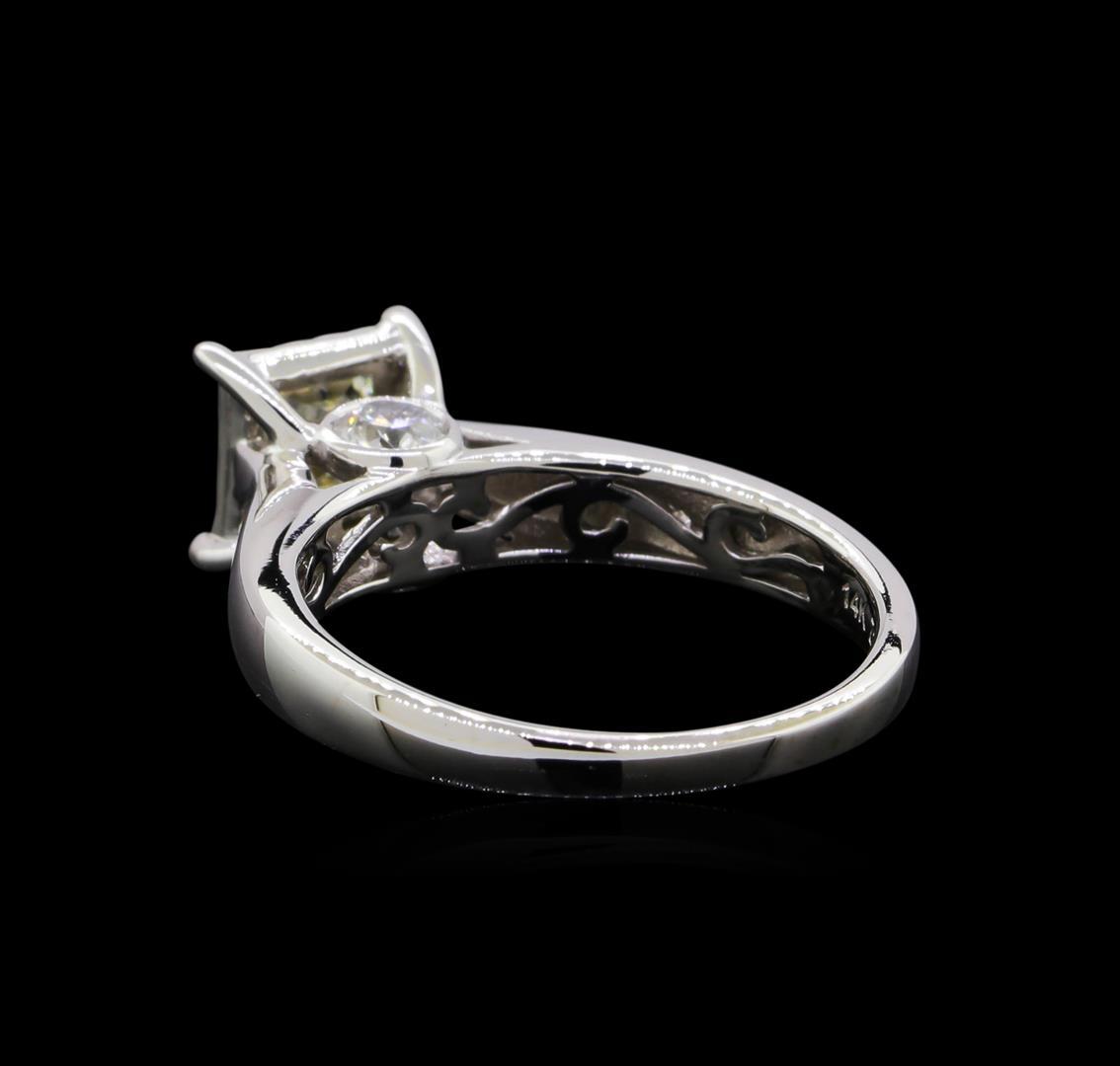 0.93 ctw Diamond Ring - 14KT White Gold