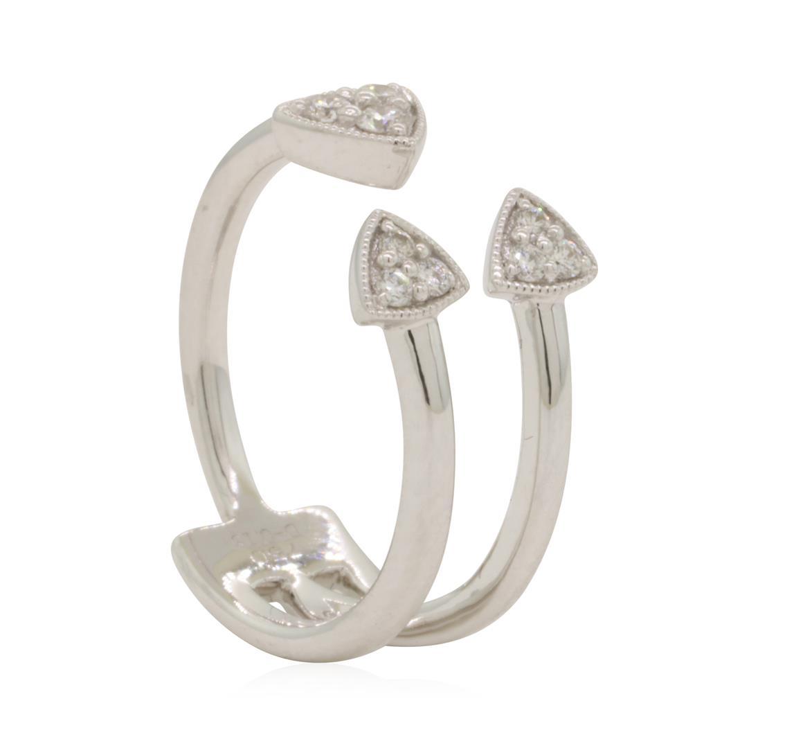 0.18 ctw Diamond Ring - 18KT White Gold