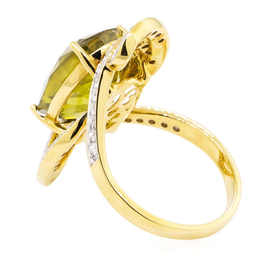 11.10 ctw Cgreen Zircon And Diamond Ring - 18KT Yellow Gold