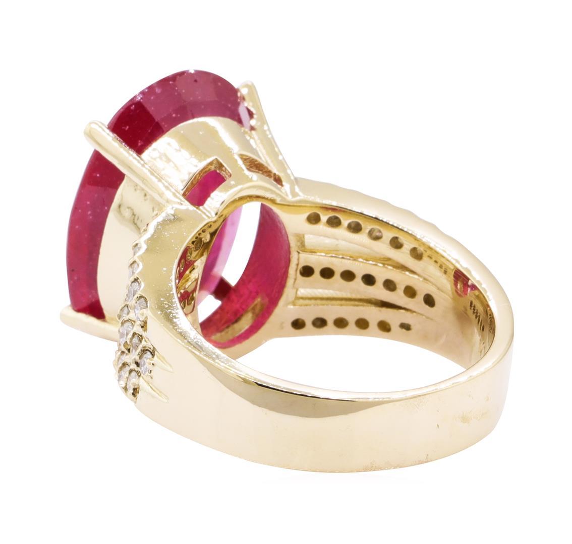 11.80 ctw Ruby And Diamond Ring - 14KT Yellow Gold