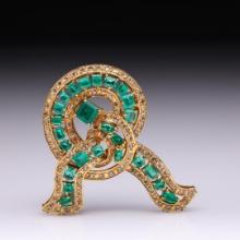Vintage 18K Yellow Gold Ribbon Brooch with Emeralds & Diamonds