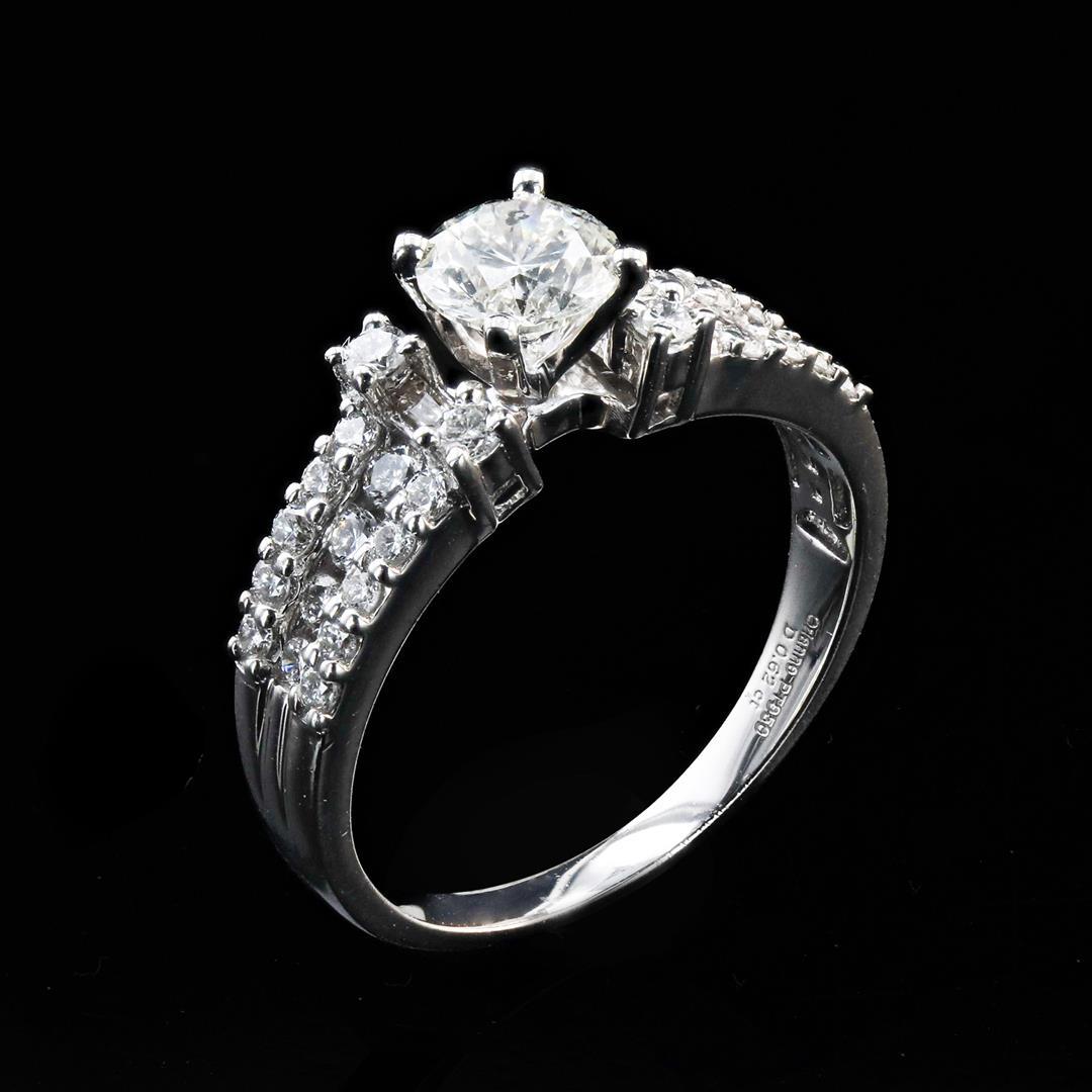 0.75 ctw H COLOR CENTER Diamond Platinum Ring (1.37 ctw Diamonds)