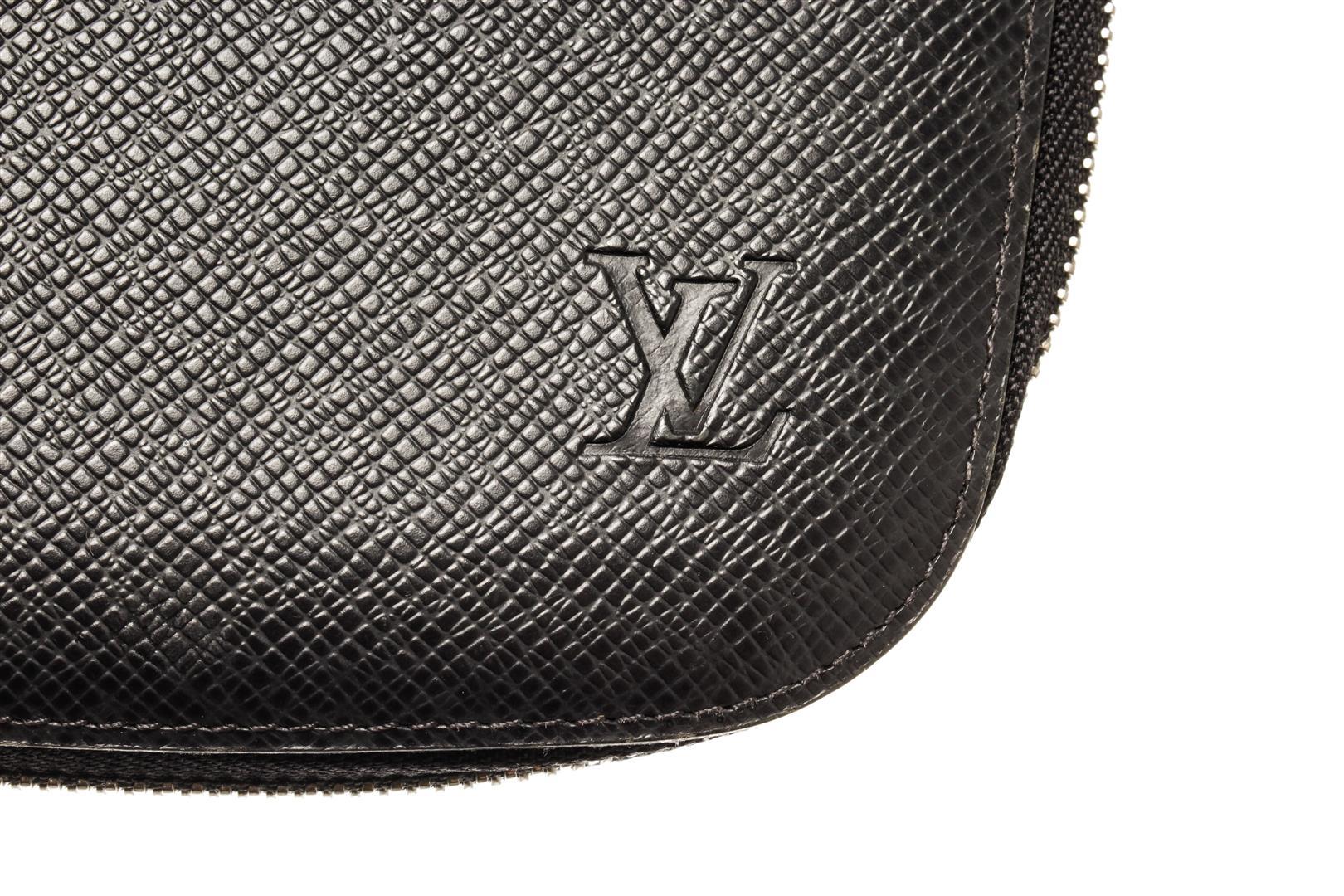 Louis Vuitton Black Taiga Leather Atoll Organizer Wallet