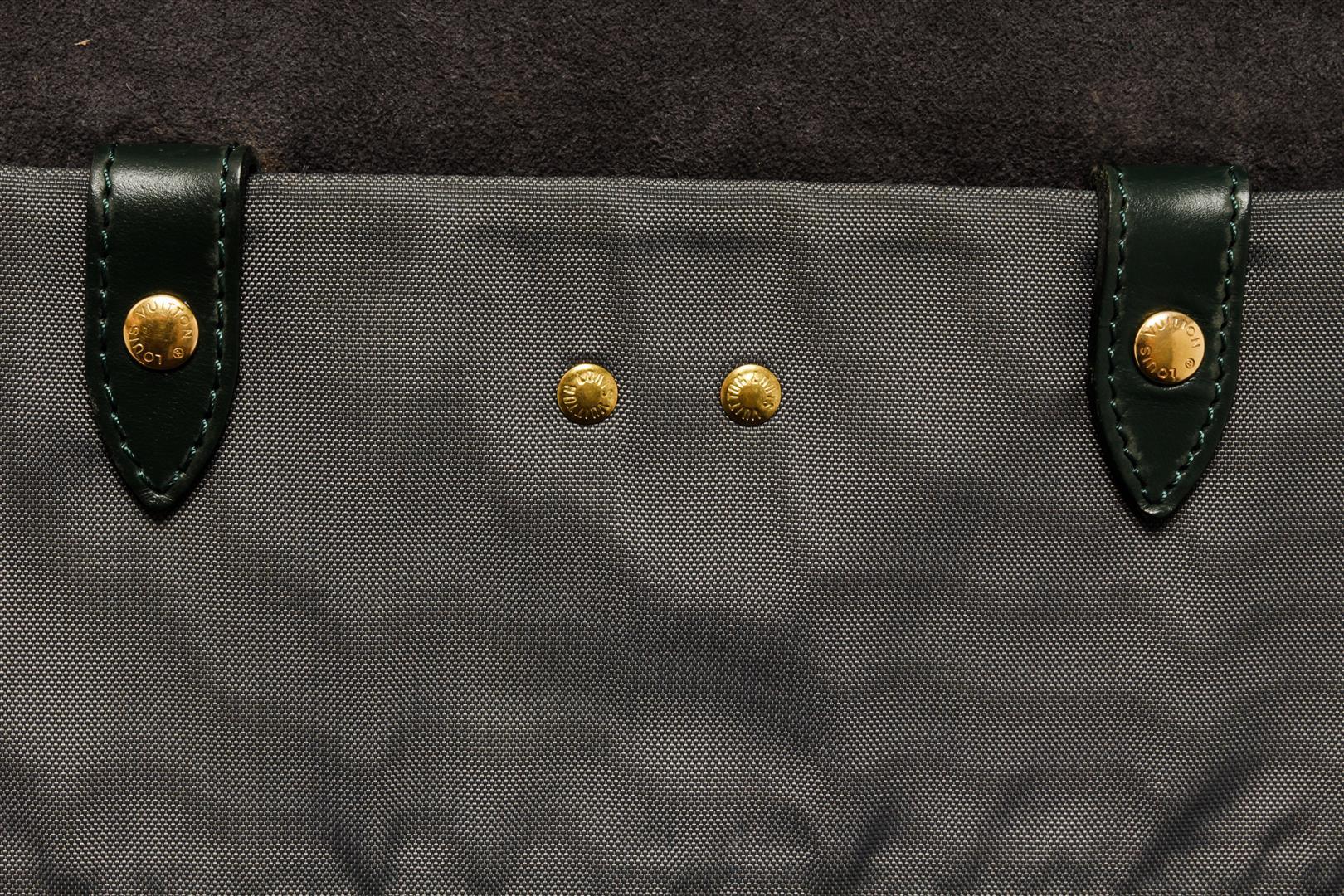 Louis Vuitton Green Taiga Leather Helanga 1 Poche Bag