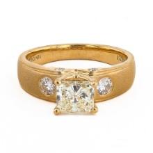 1.00 ctw Very Light Yellow CENTER Diamond 18K Yellow Gold Ring (1.29 ctw Diamond