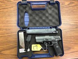 Smith & Wesson 40 semi auto handgun, s/n SW40VE