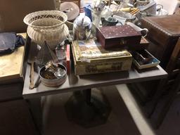 Assorted vintage kitchenware