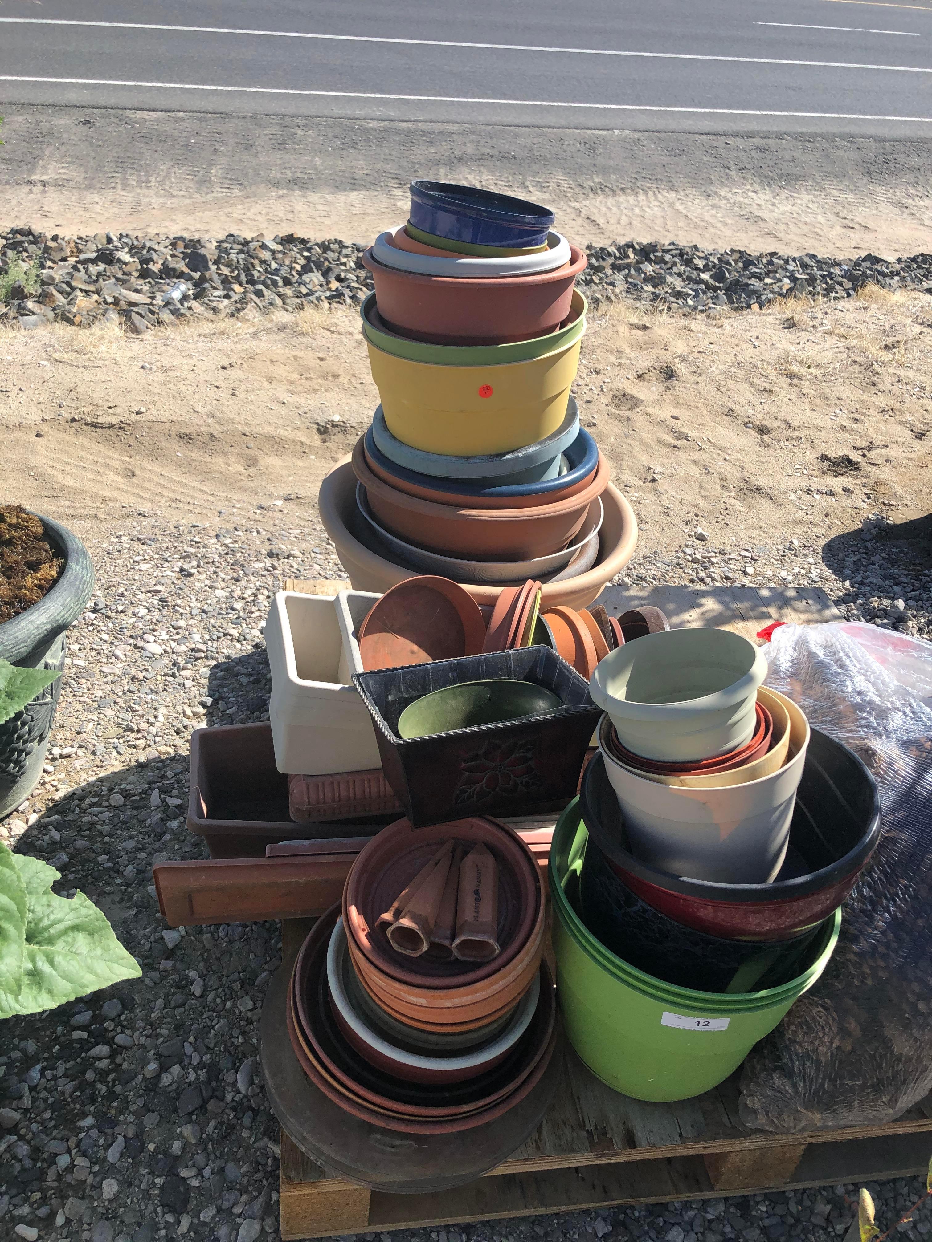 Large Assortment of Plant Pots & Trays