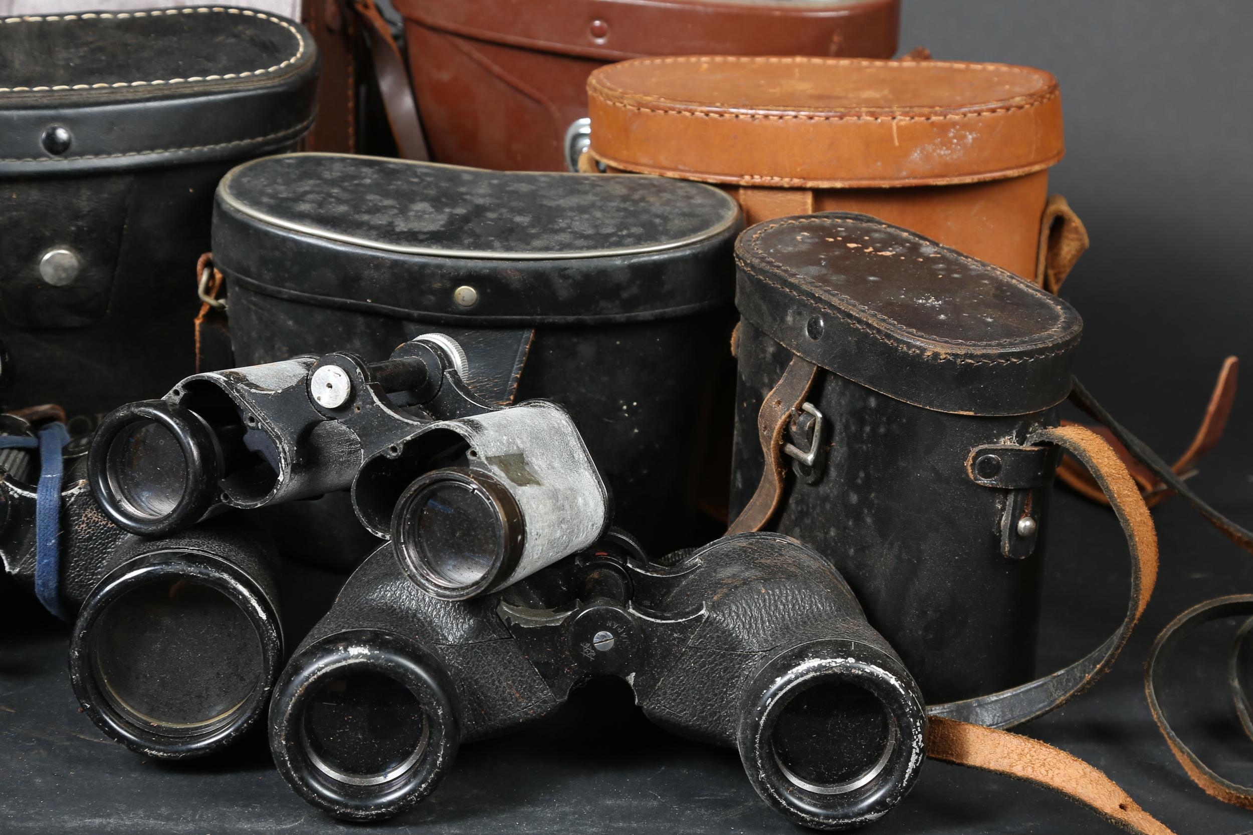 Lot of binoculars & cases