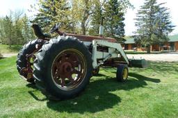 Farmall 560 Gas Tractor w/Loader