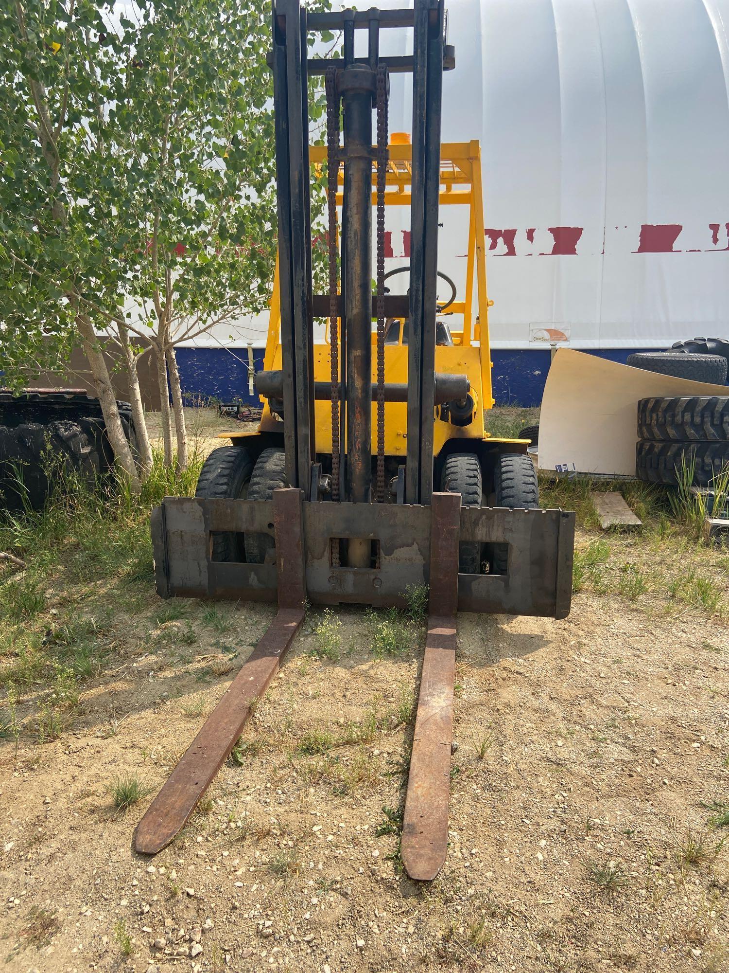 Toyota forklift with dual front tires