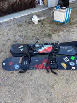 Two snowboards and travel bag