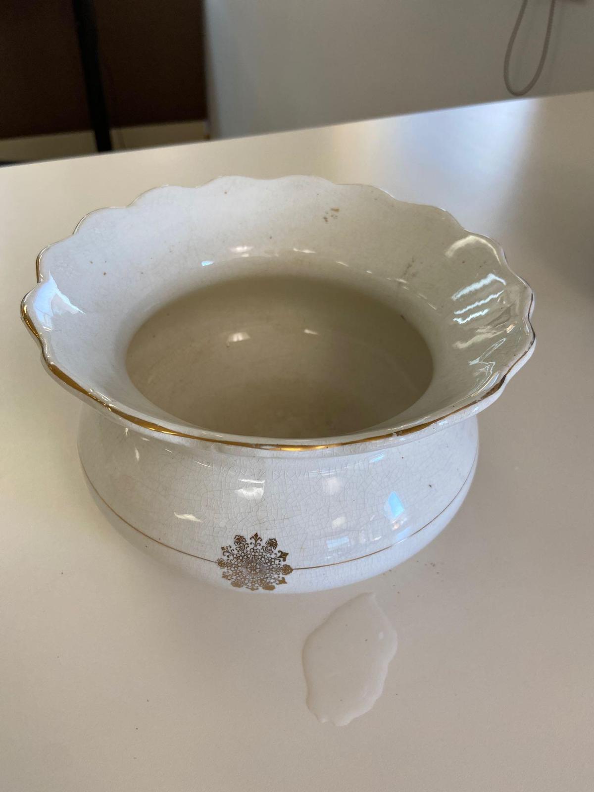 Vintage spittoon with snowflake design