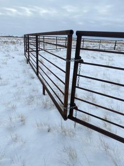 Portable cattle corral/ 9 24' sections / 1 panel with swinging gate