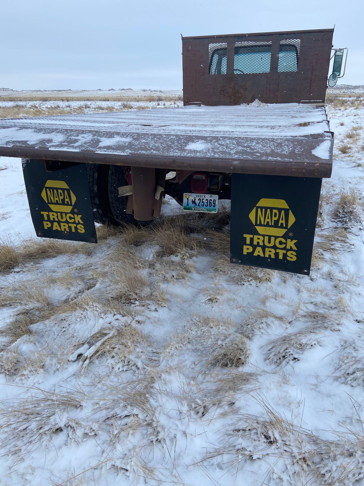 Ford 700 Flatbed tilt truck with Pto