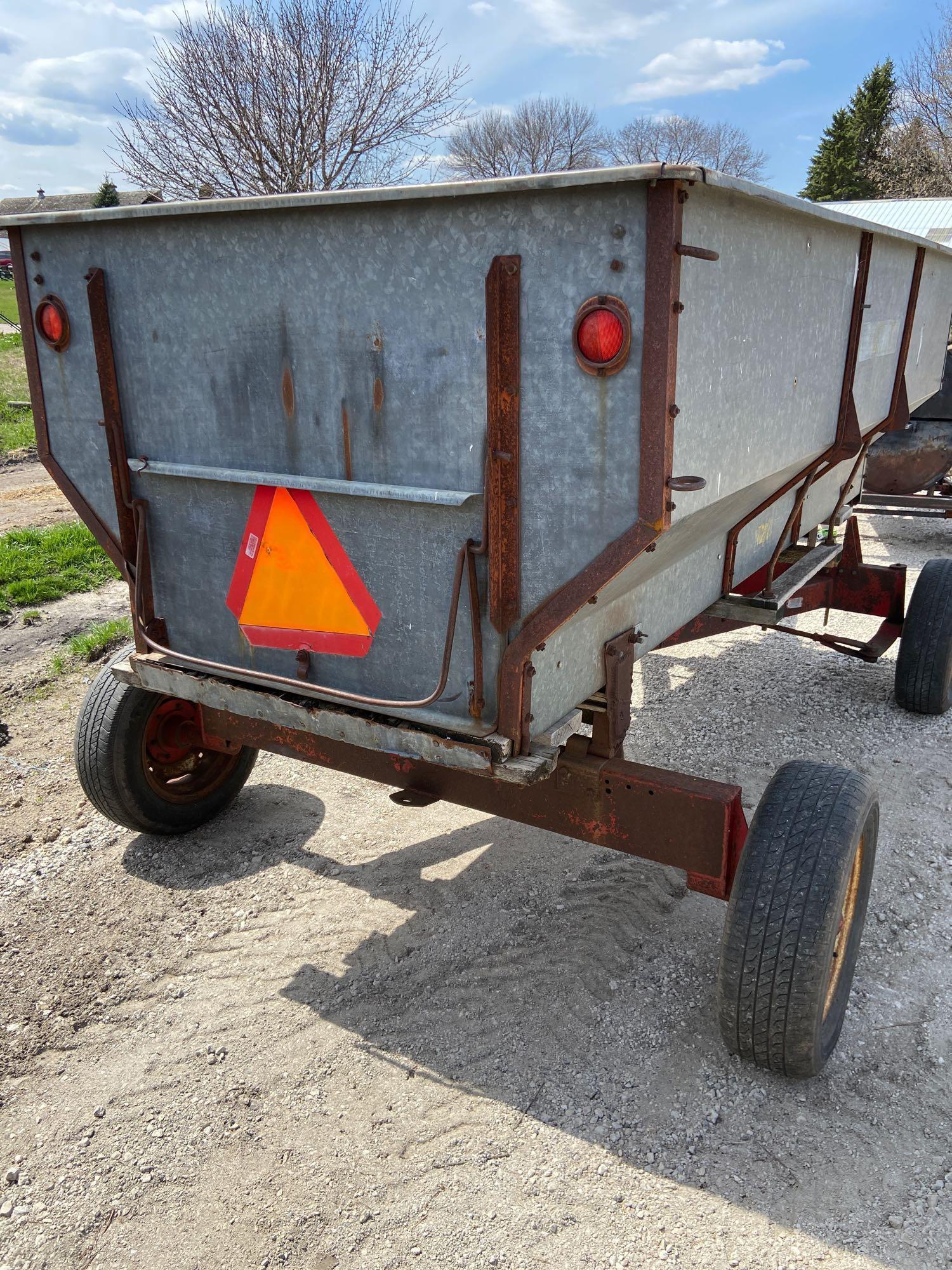 Flare box with hydraulic hoist and wagon