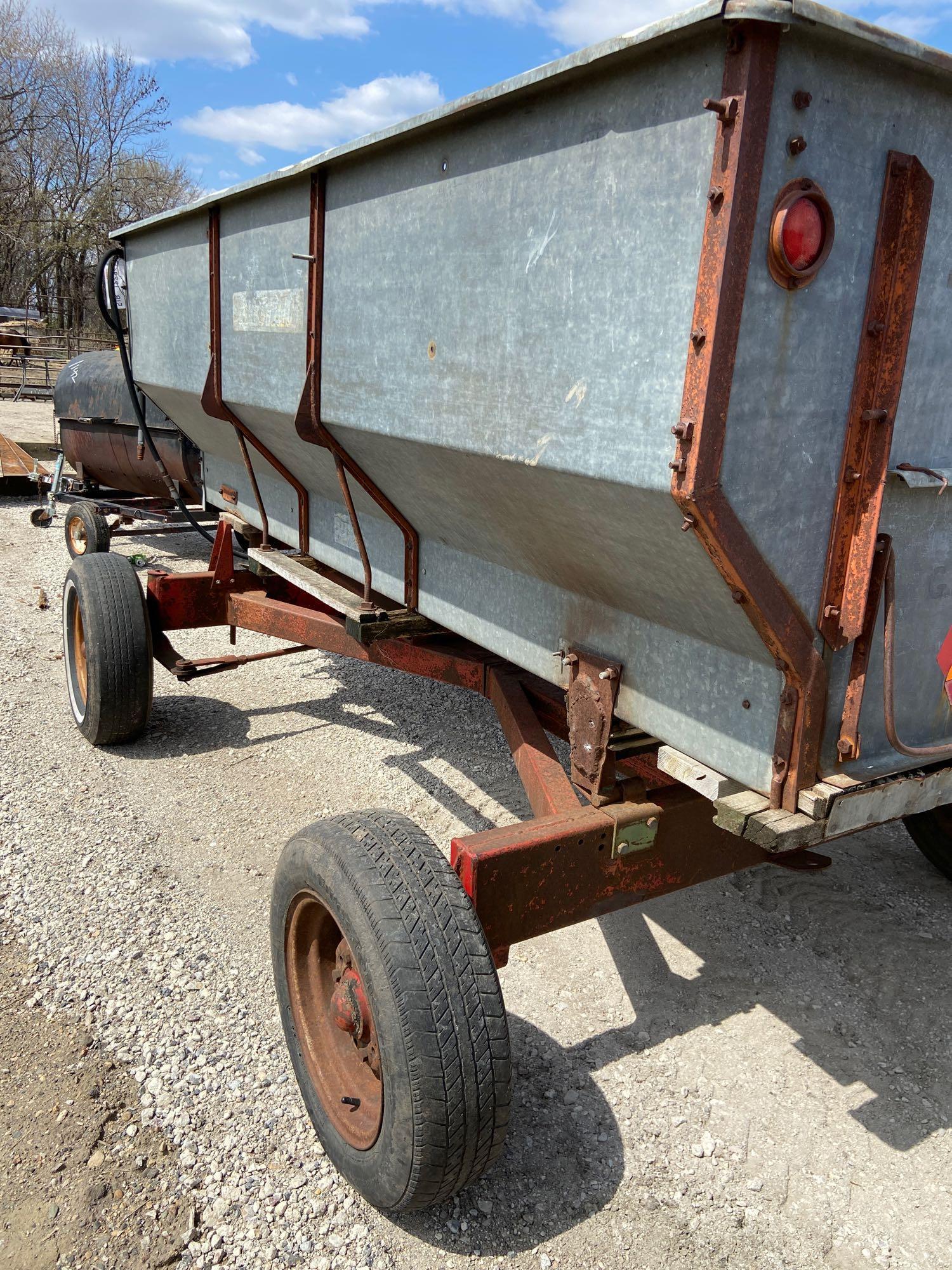Flare box with hydraulic hoist and wagon