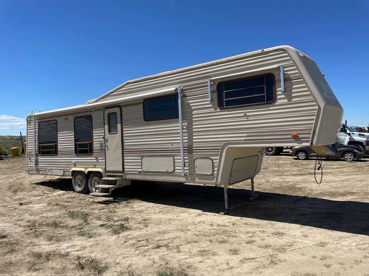 1989 Hitchhiker 5th wheel camper by Nu-Wa