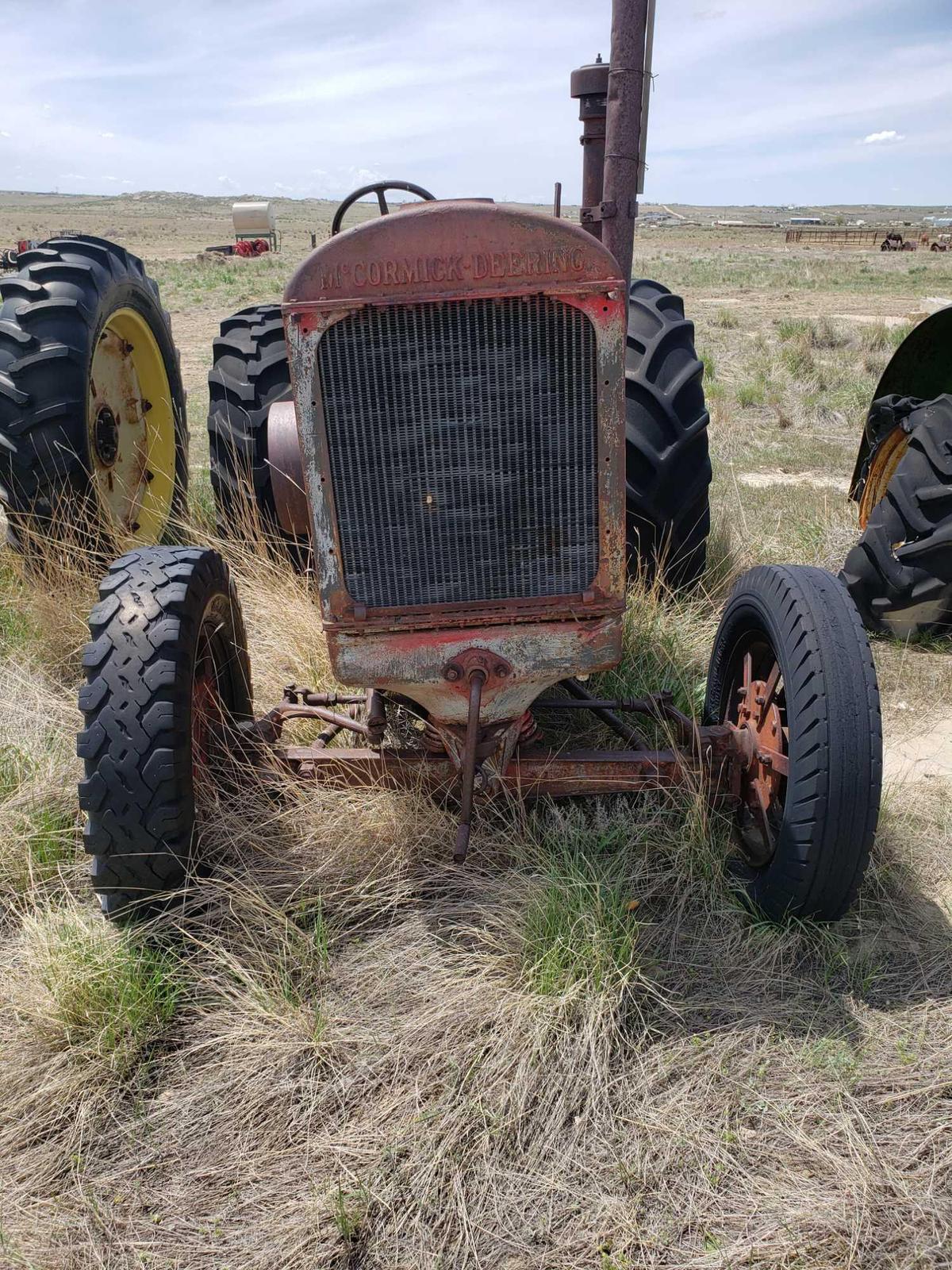 MCCORMICK DEERING Tractor