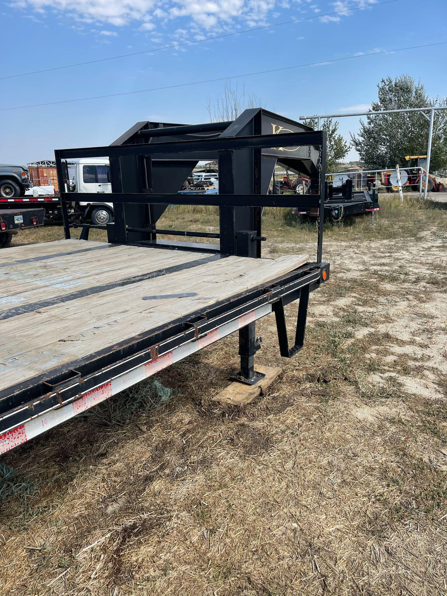 35 foot goose neck trailer
