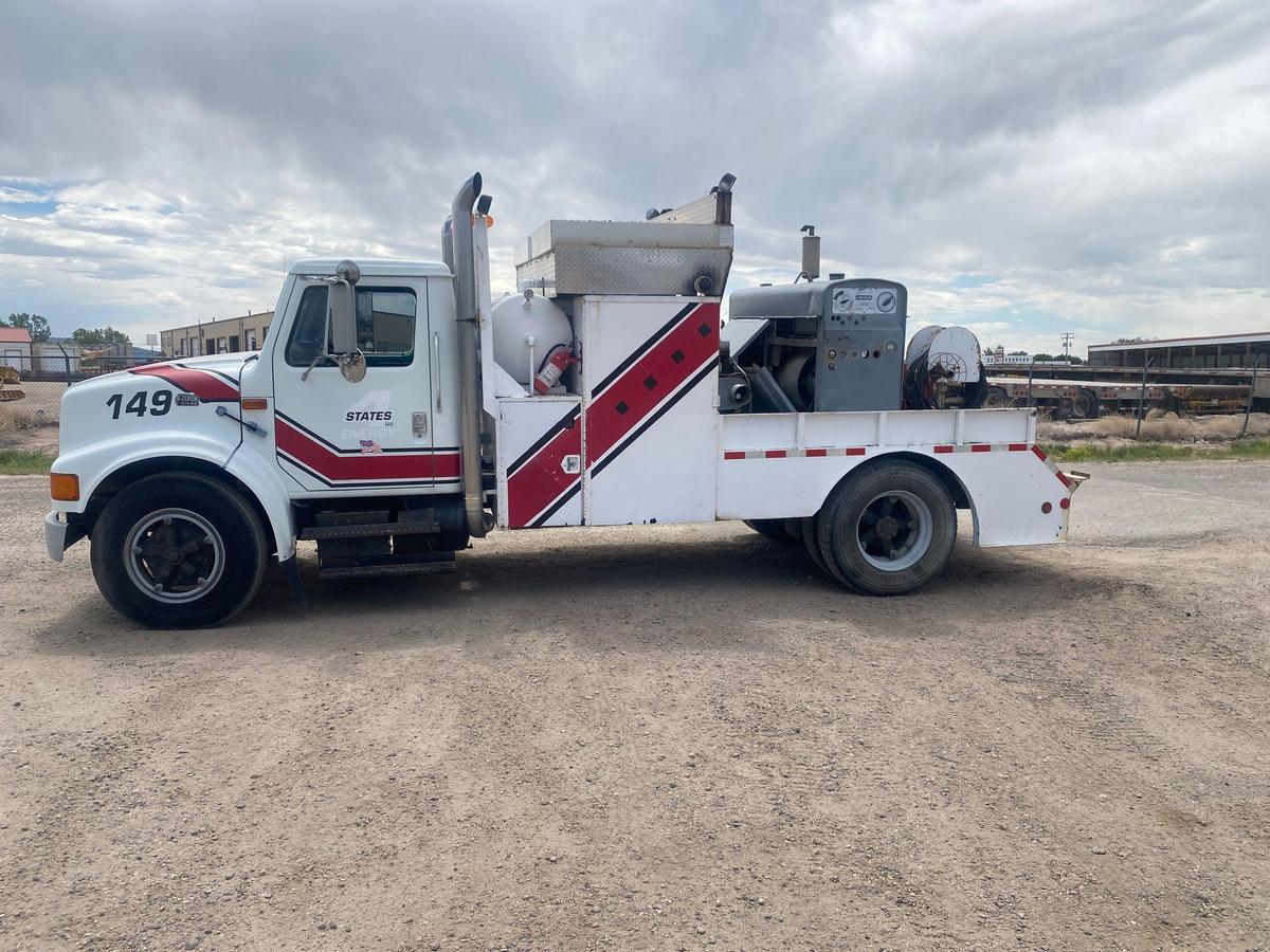 international 4700 truck - welder - air compresor