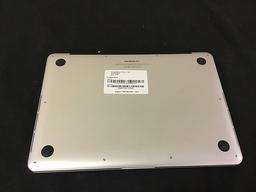 Apple MacBook Pro, no plug, model A1502