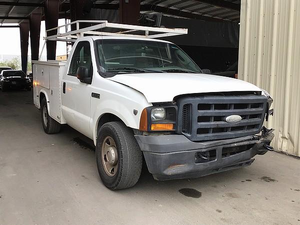 2006 FORD F350 XL