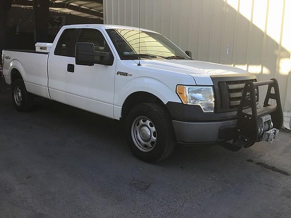 2010 FORD F150 XL  4X4