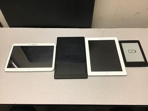 Tablets Samsung, Amazon, iPad A1460 Possibly locked, some damage, no chargers