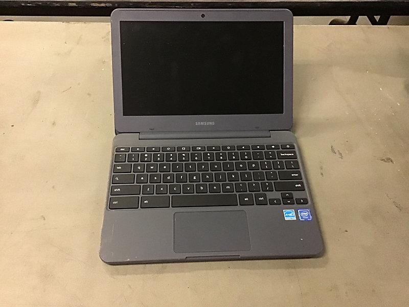 Hp laptop computers (Used Used, possibly locked, no chargers, some damage