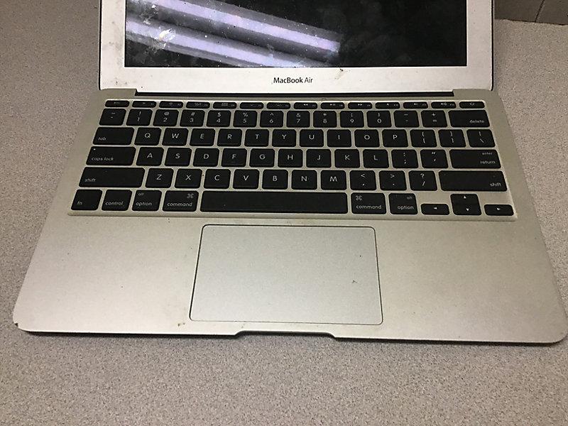 MacBook Air A1465 EMC2558 (Possibly locked Possibly locked, no chargers