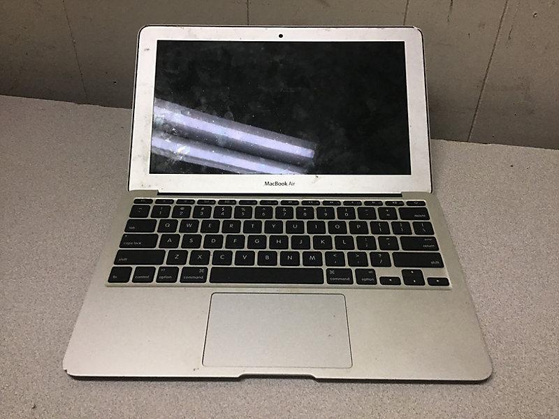 MacBook Air A1465 EMC2558 (Possibly locked Possibly locked, no chargers