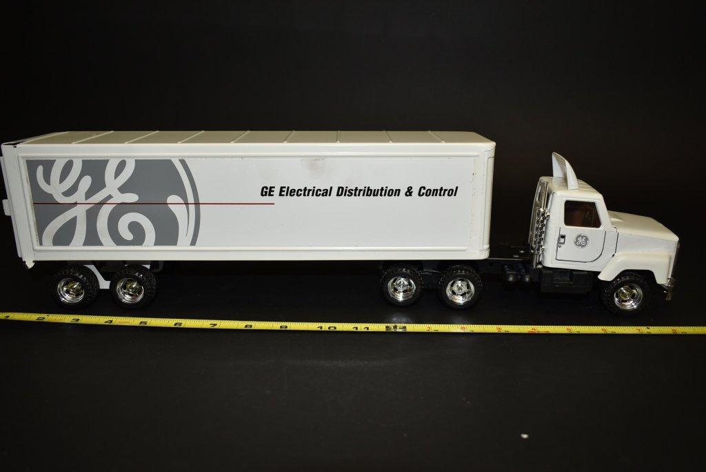 Vintage Die Cast Ertl Semi Truck And Trailer