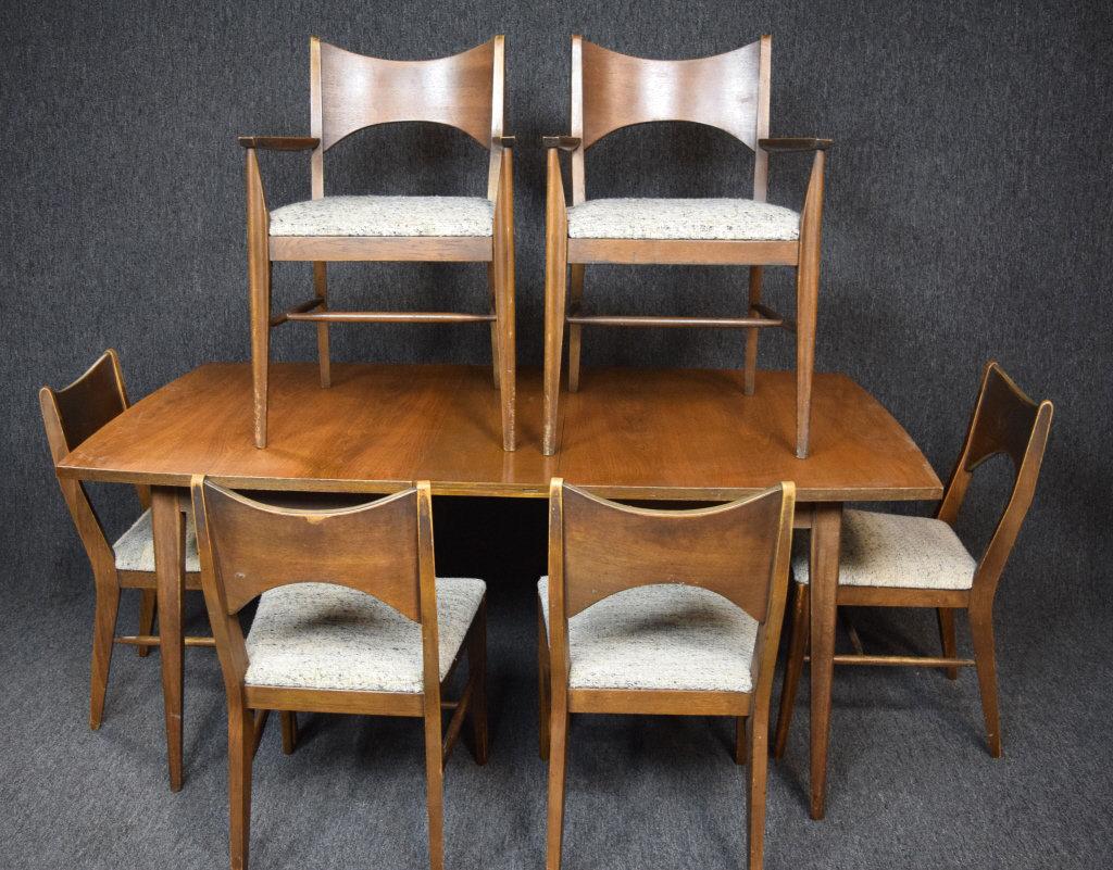 Mid Century Modern Table With 7 Chairs