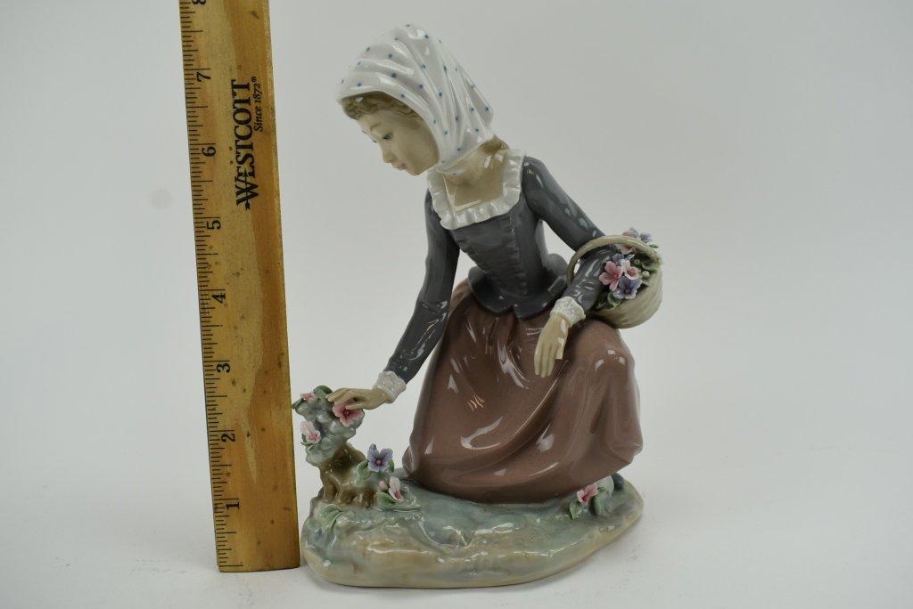 Lladro Porcelain Figurine